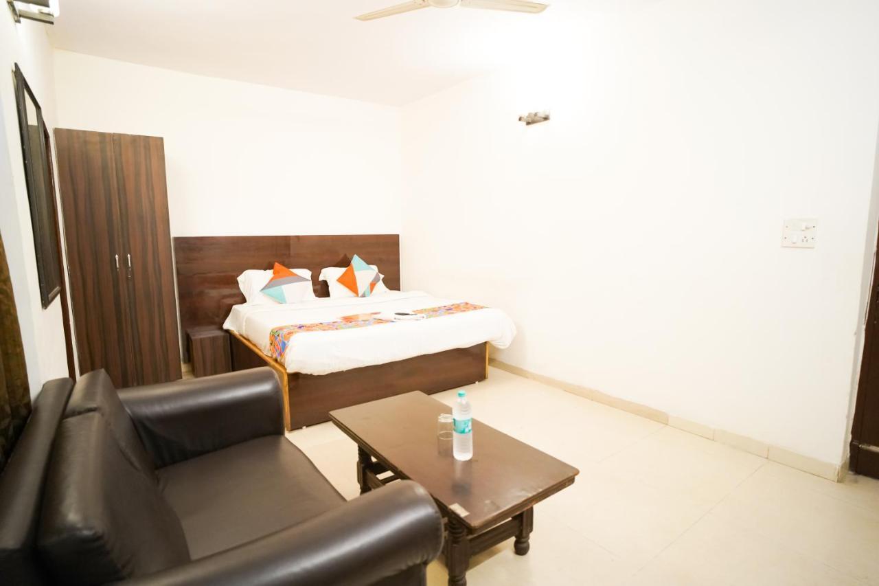 Hotel Roomshala 011 Oscar - Near Iskon Temple New Delhi